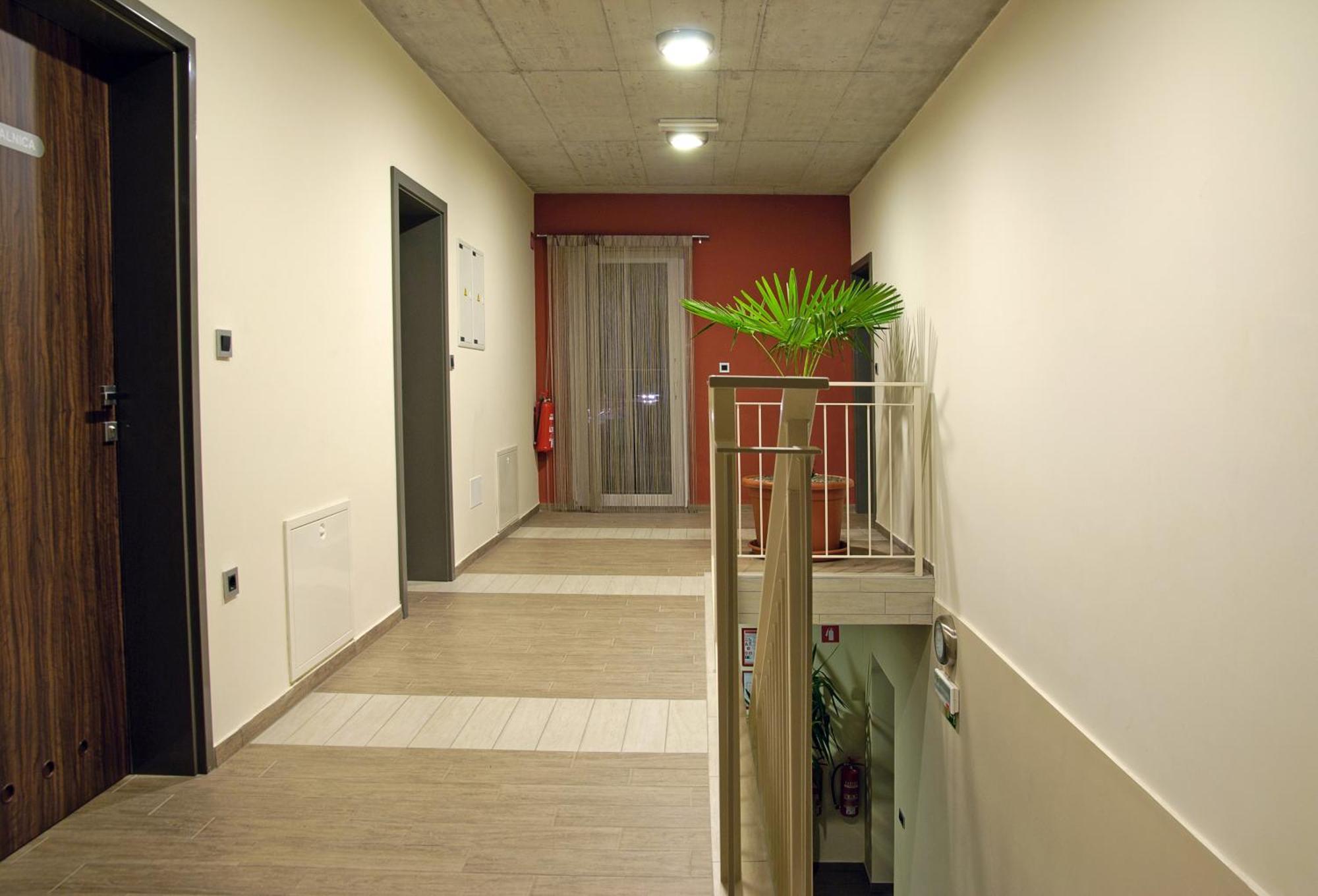 Hostel Plus Caffe Petrovce Exterior photo